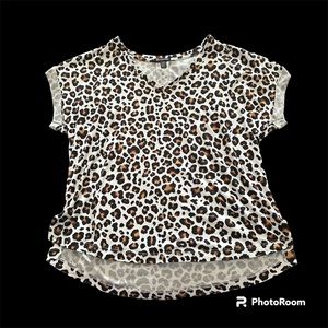 Versona cheetah print short sleeve top, size large